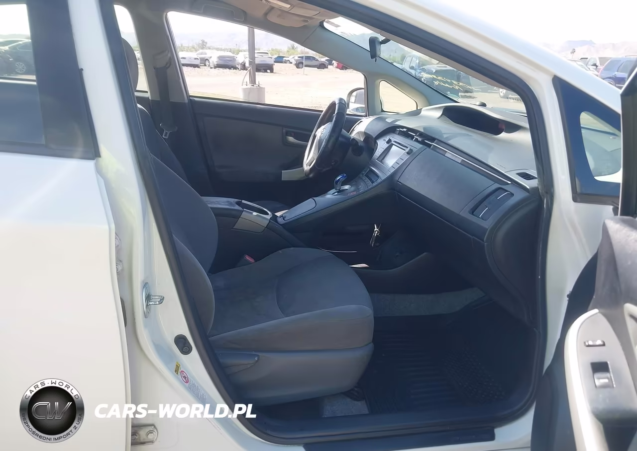 2015 Toyota Prius Two VIN:JTDKN3DU4F1862116 - 5