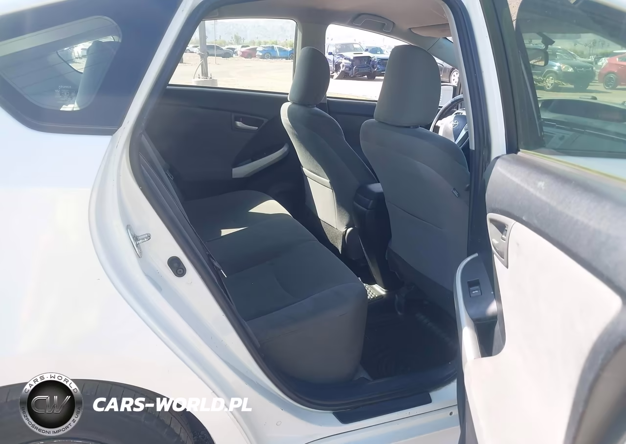 2015 Toyota Prius Two VIN:JTDKN3DU4F1862116 - 8