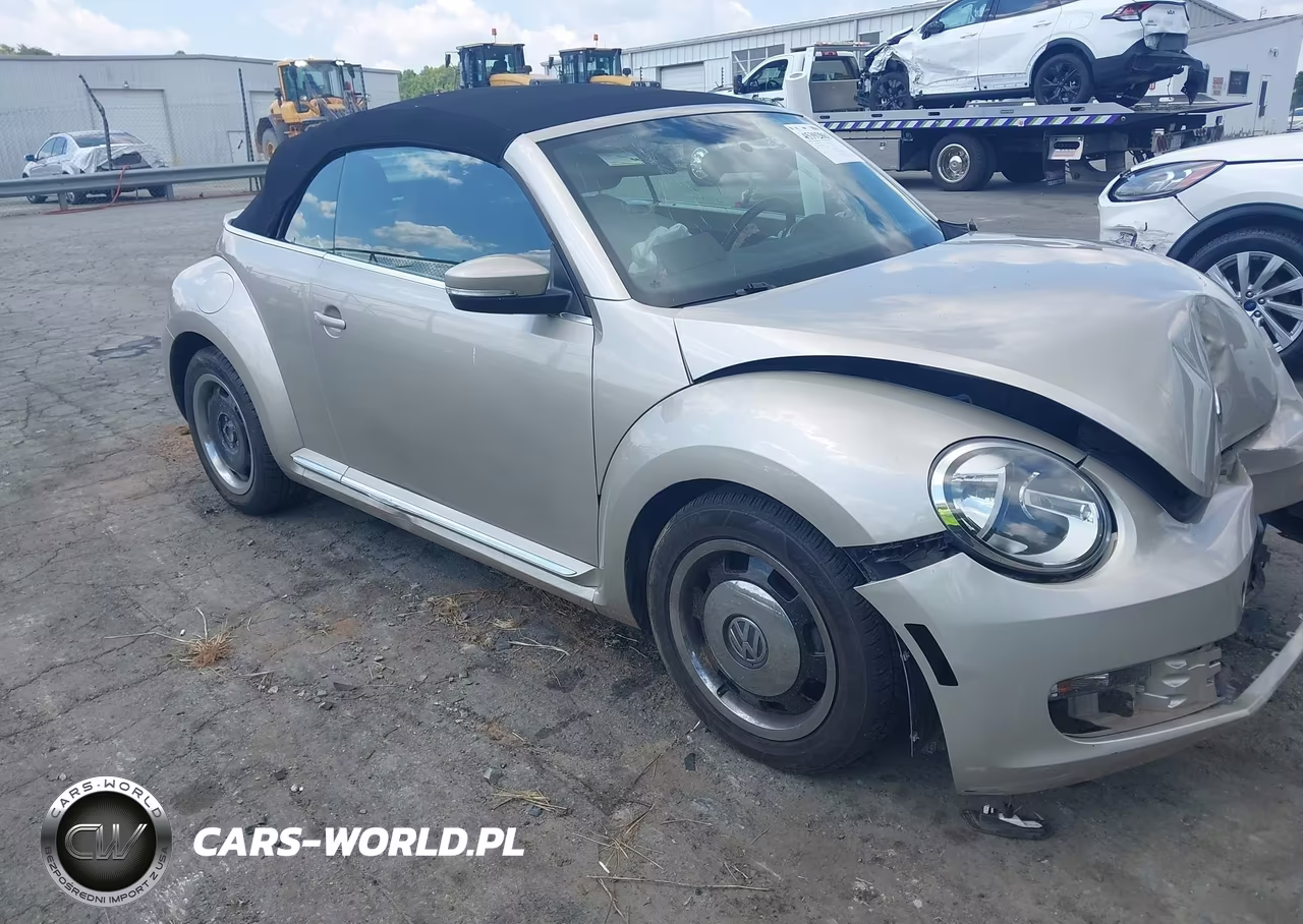 2015 Volkswagen Beetle 1.8T Classic – zdjęcie 1 z 16