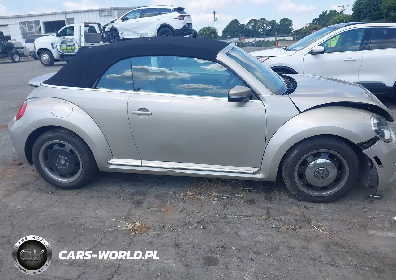 2015 Volkswagen Beetle 1.8T Classic VIN:3VW517AT6FM822440 - 13