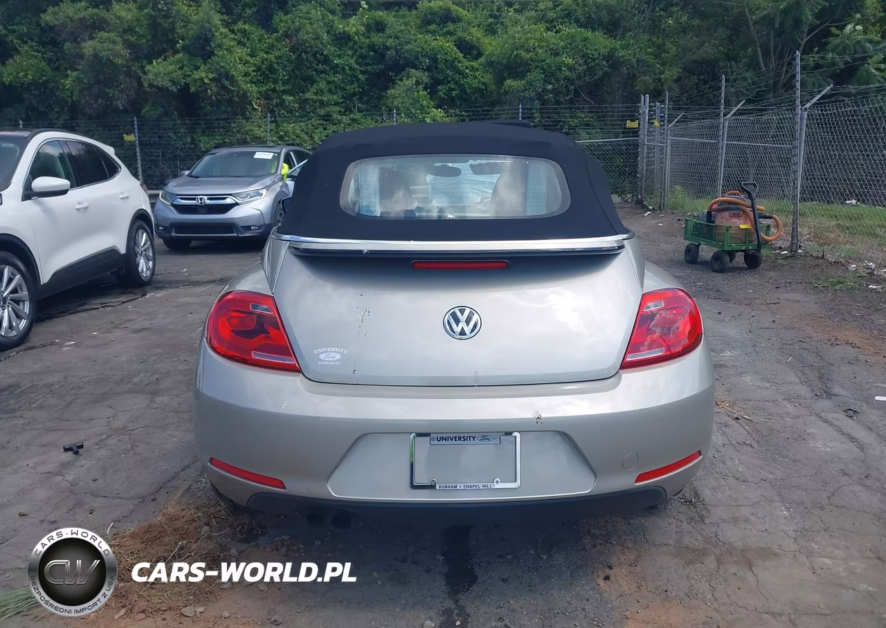 2015 Volkswagen Beetle 1.8T Classic VIN:3VW517AT6FM822440 - 16