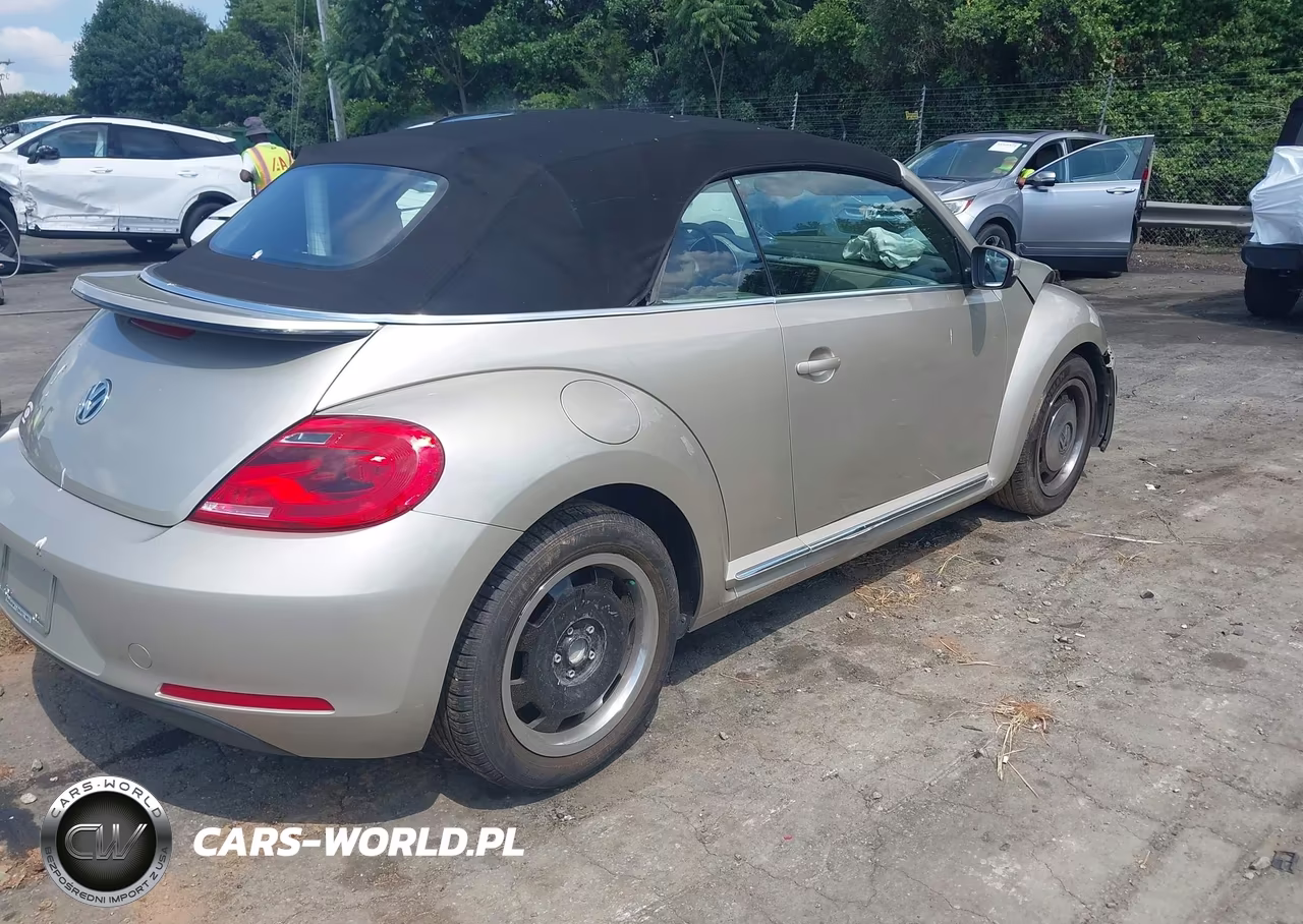 2015 Volkswagen Beetle 1.8T Classic VIN:3VW517AT6FM822440 - 4