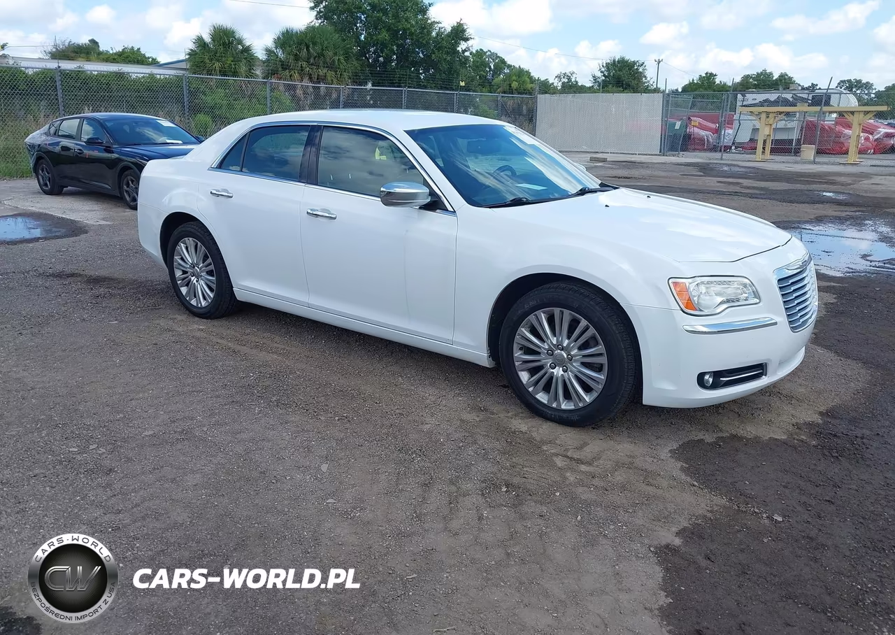 2013 Chrysler 300C Awd – zdjęcie 1 z 16