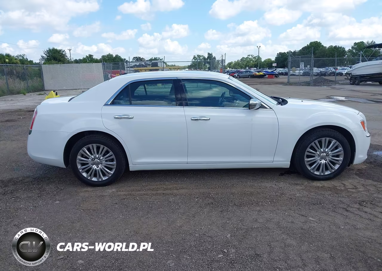 2013 Chrysler 300C Awd VIN:2C3CCAKG1DH645105 - 13