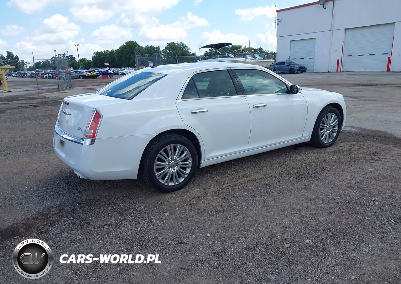 2013 Chrysler 300C Awd VIN:2C3CCAKG1DH645105 - 4