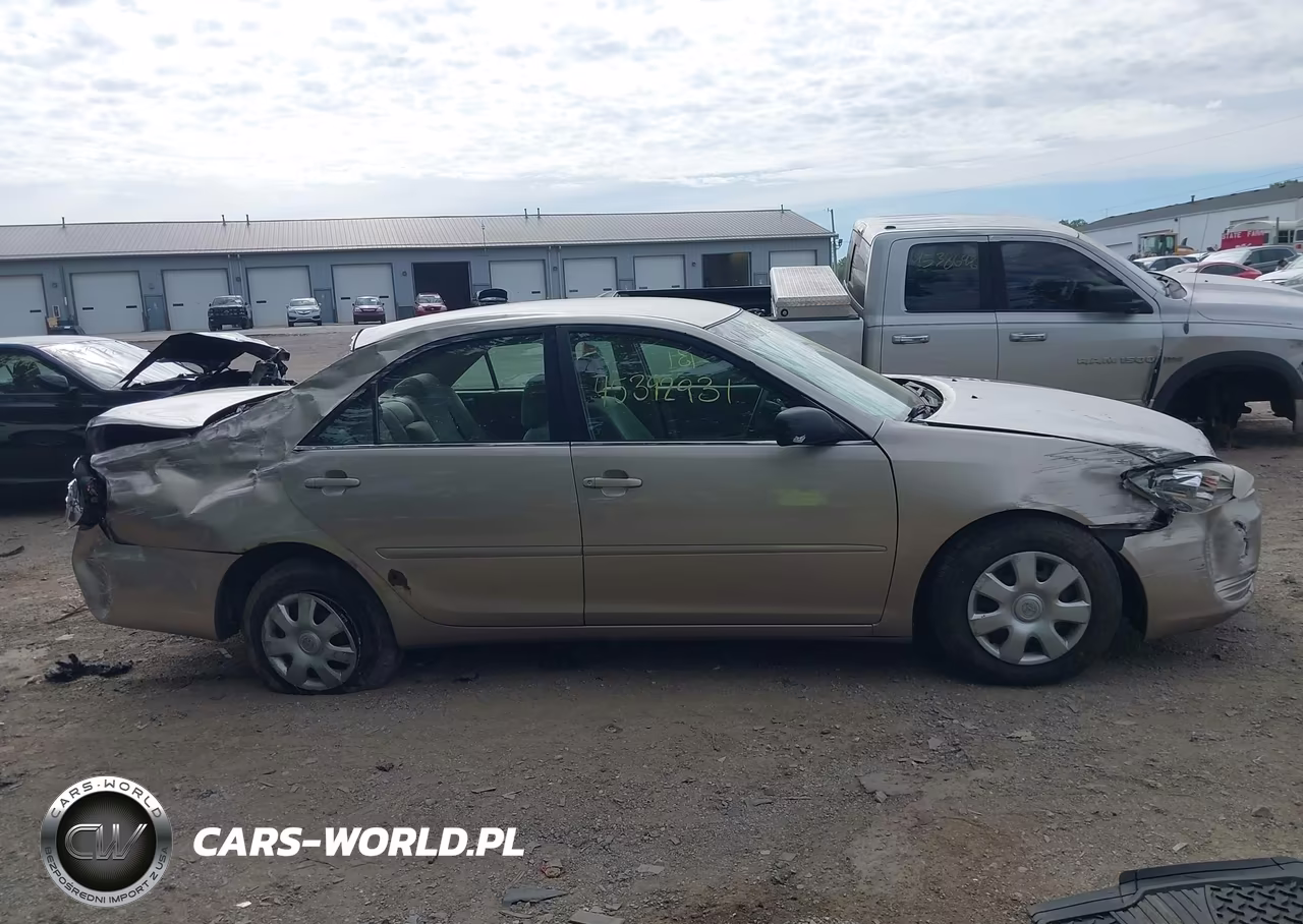 2003 Toyota Camry Le VIN:4T1BE32K33U699515 - 14