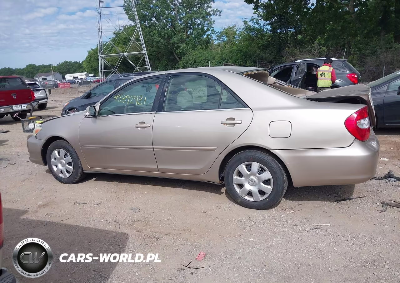 2003 Toyota Camry Le VIN:4T1BE32K33U699515 - 15