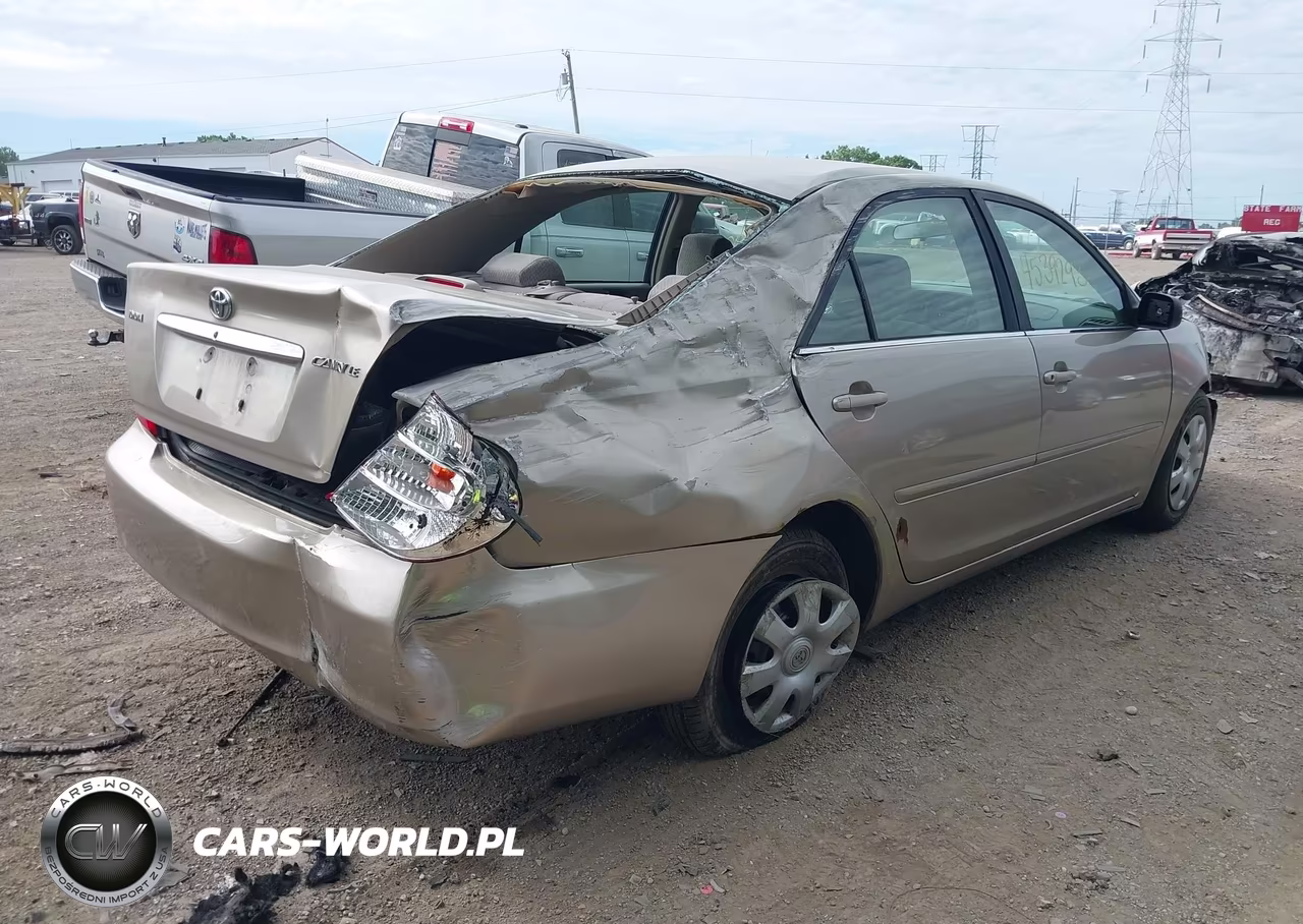2003 Toyota Camry Le VIN:4T1BE32K33U699515 - 4