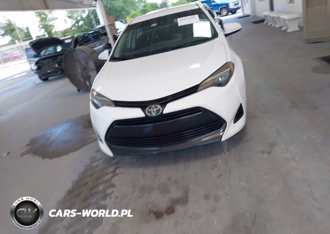 2018 Toyota Corolla Le VIN:2T1BURHE0JC086371 - 12