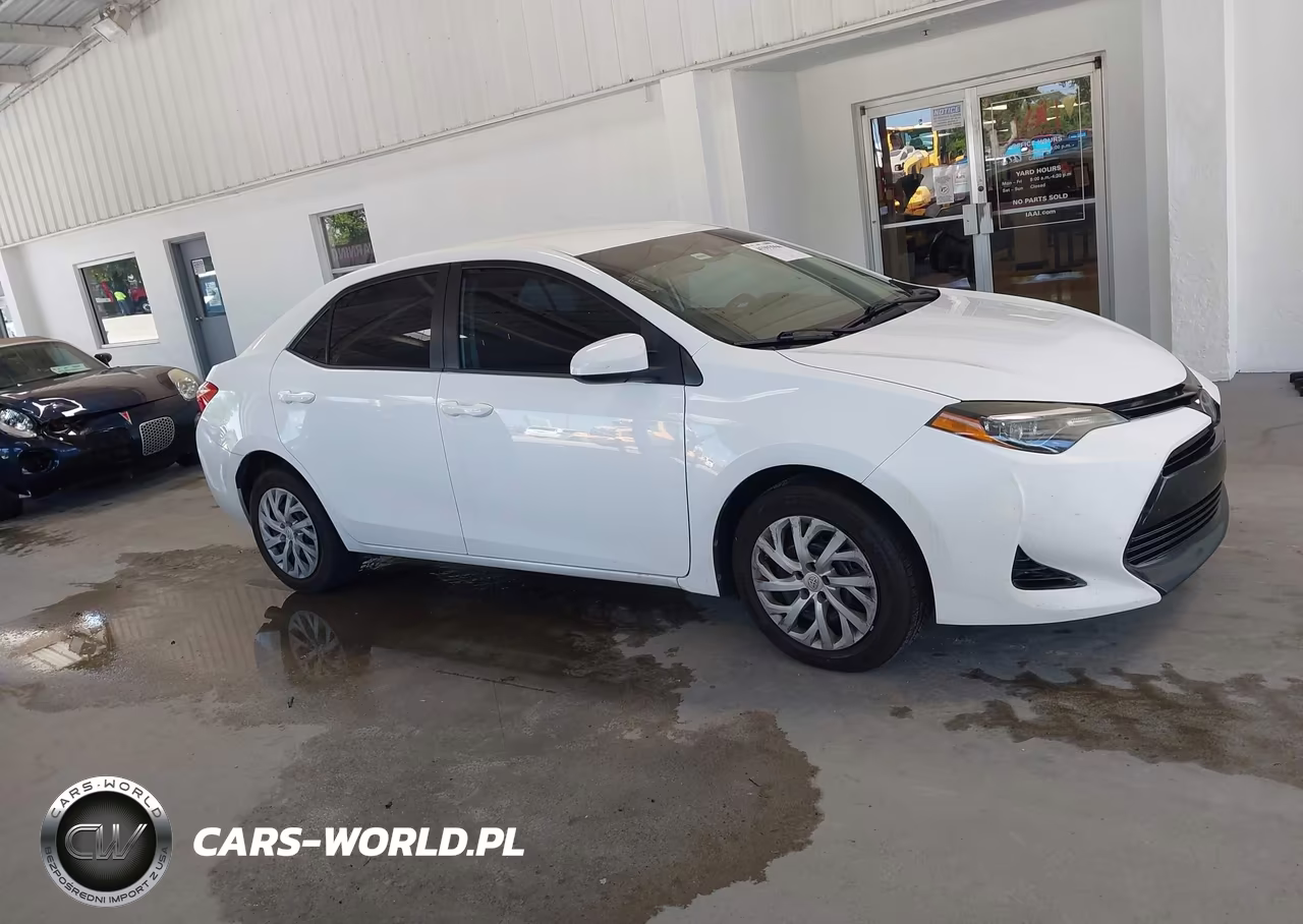 2018 Toyota Corolla Le VIN:2T1BURHE0JC086371 - 13