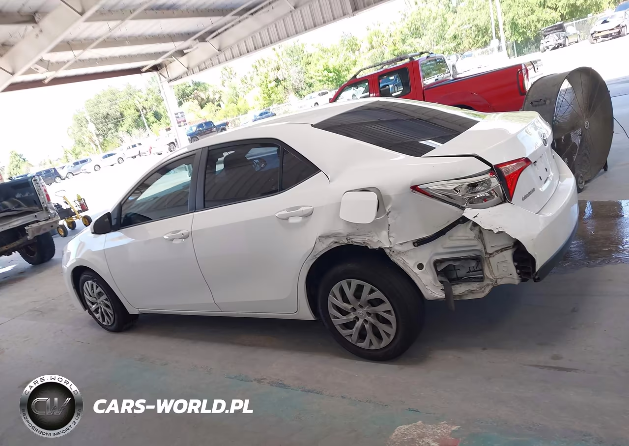 2018 Toyota Corolla Le VIN:2T1BURHE0JC086371 - 14