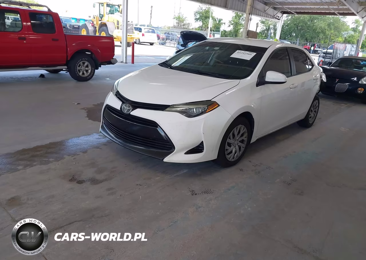 2018 Toyota Corolla Le VIN:2T1BURHE0JC086371 - 2