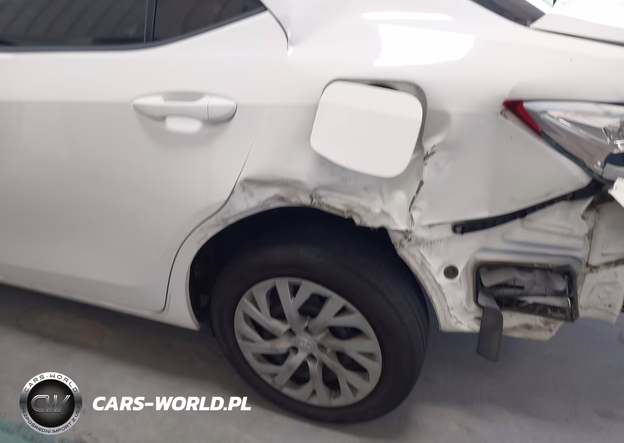 2018 Toyota Corolla Le VIN:2T1BURHE0JC086371 - 6