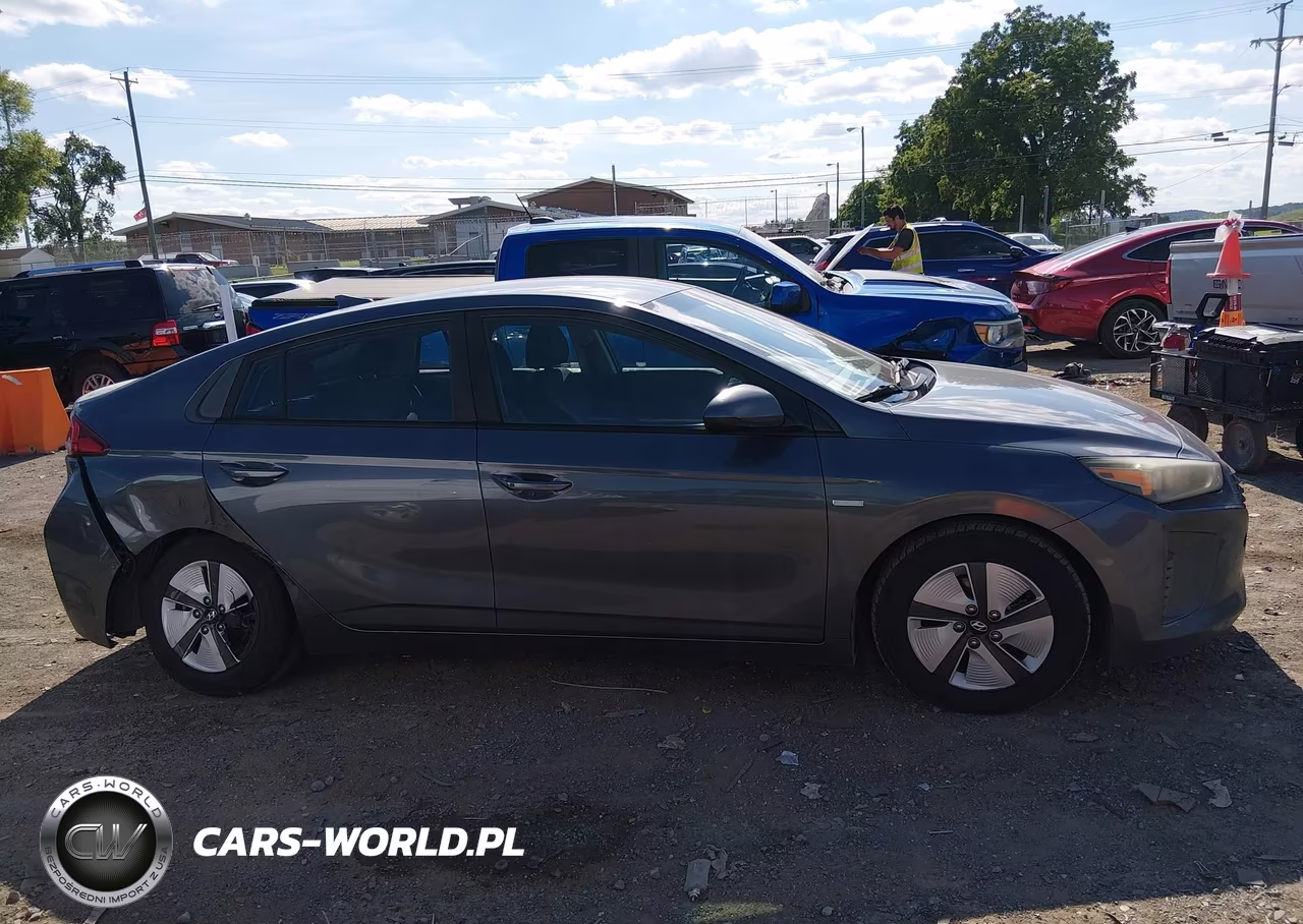 2018 Hyundai Ioniq Hybrid Blue VIN:KMHC65LC6JU076455 - 13