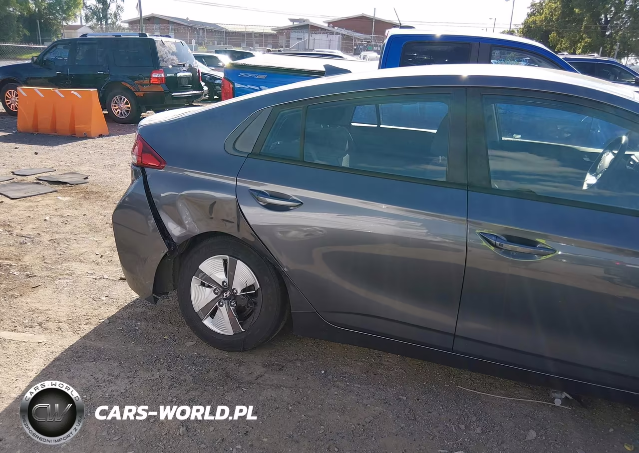 2018 Hyundai Ioniq Hybrid Blue VIN:KMHC65LC6JU076455 - 6