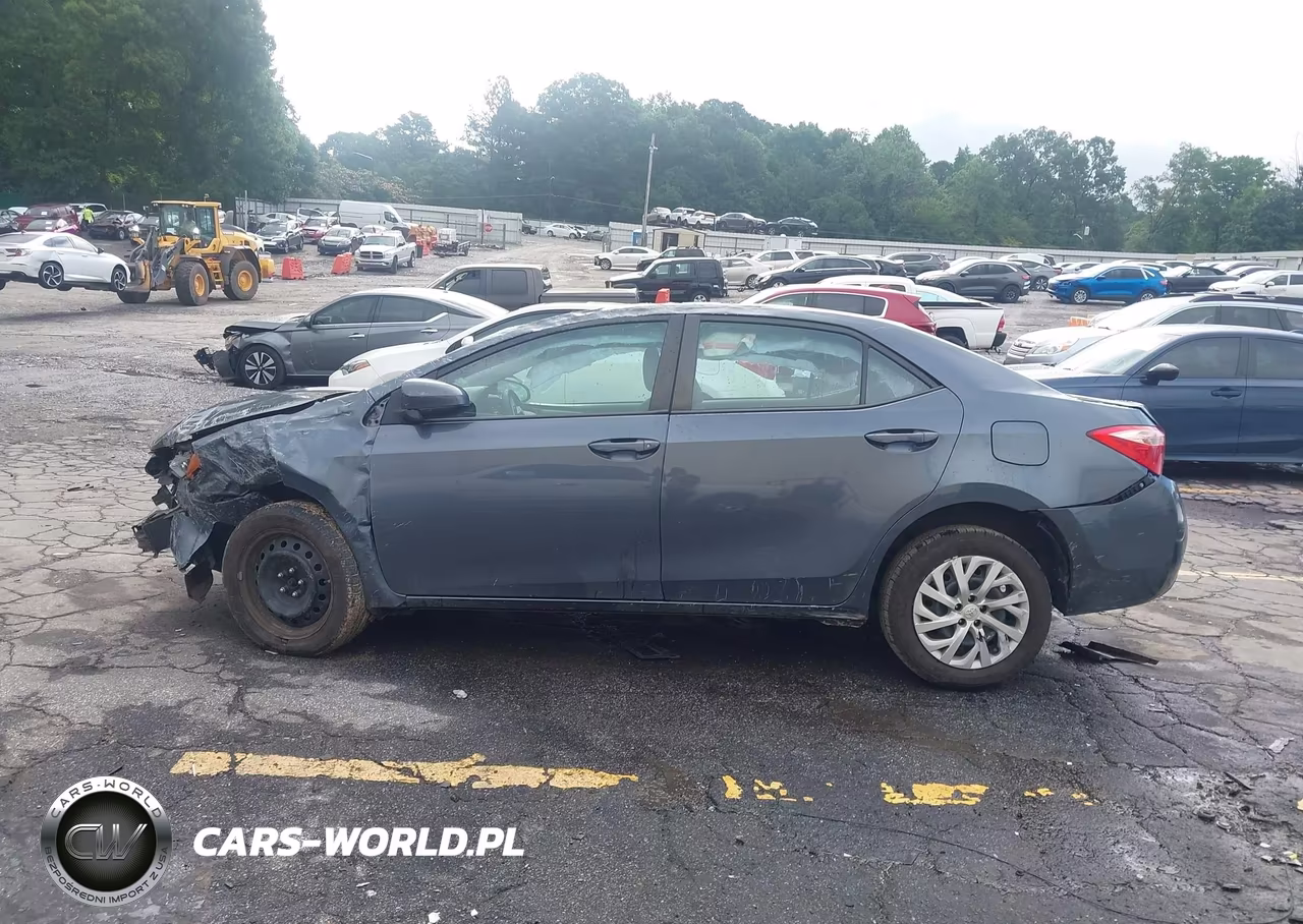 2018 Toyota Corolla Le VIN:5YFBURHE9JP830985 - 14