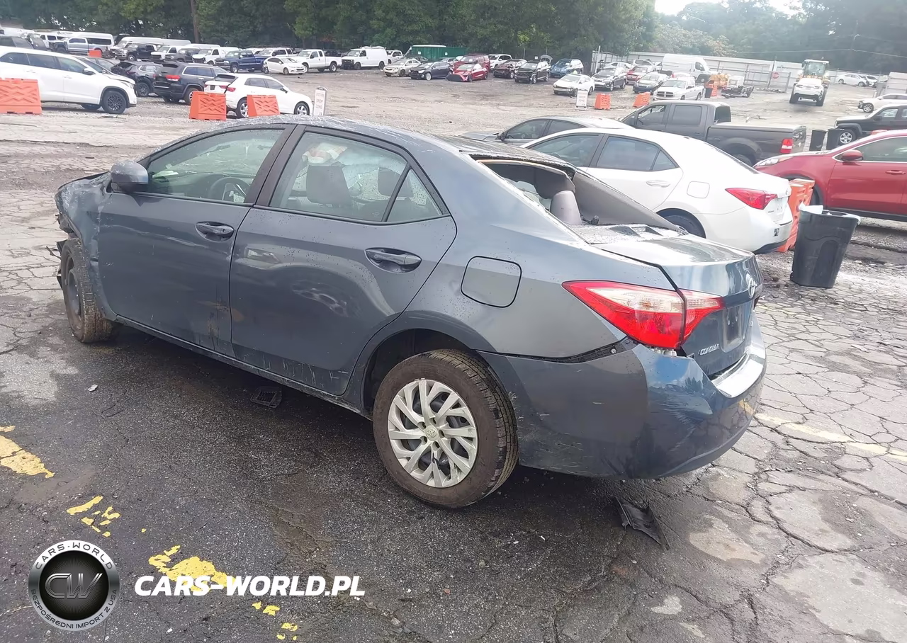 2018 Toyota Corolla Le VIN:5YFBURHE9JP830985 - 3