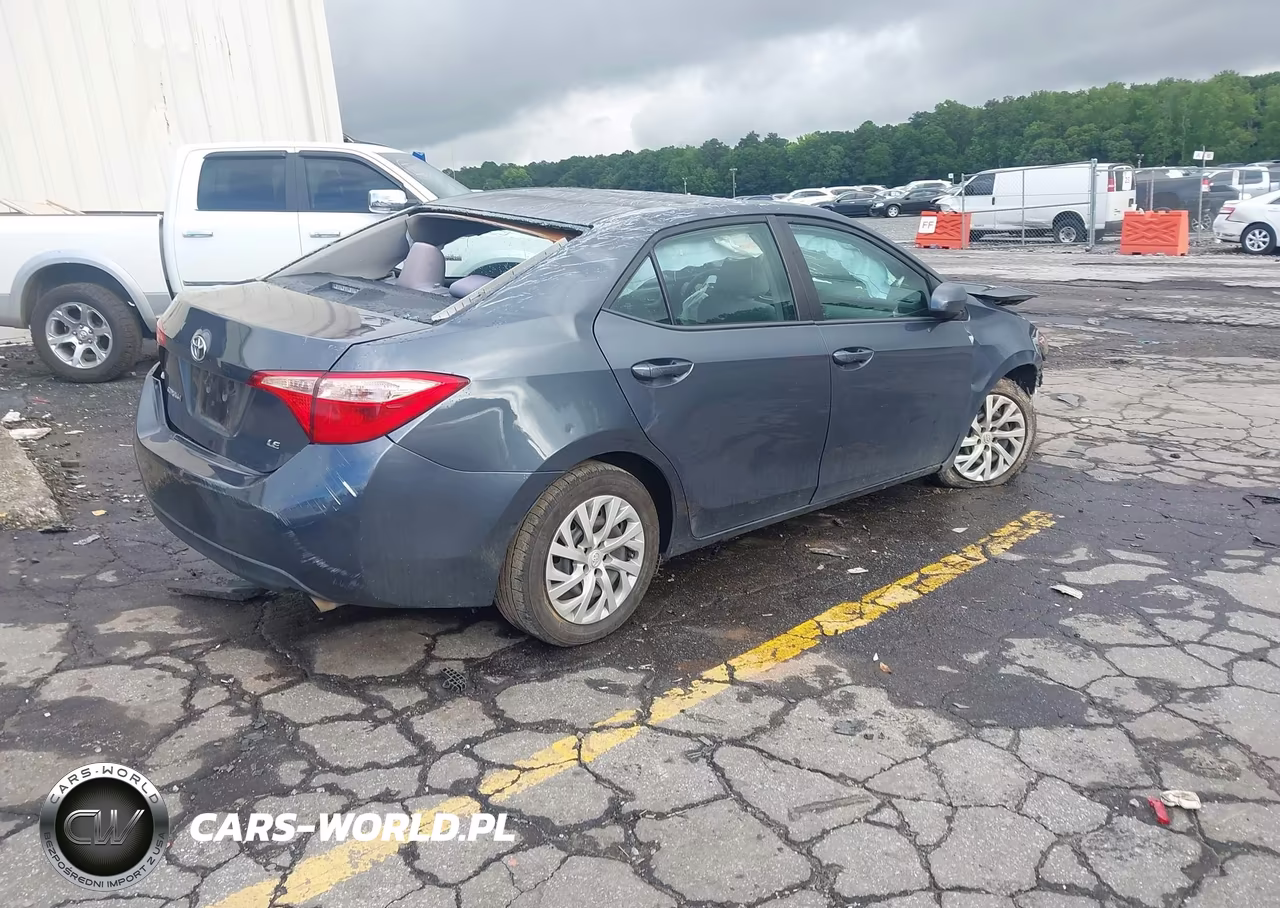 2018 Toyota Corolla Le VIN:5YFBURHE9JP830985 - 4