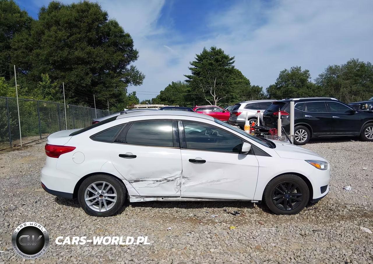 2018 Ford Focus Se VIN:1FADP3F28JL287889 - 13