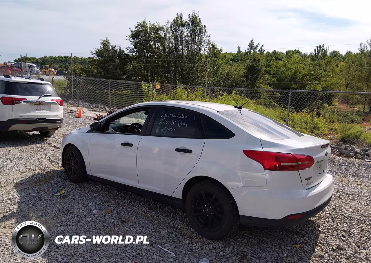 2018 Ford Focus Se VIN:1FADP3F28JL287889 - 3