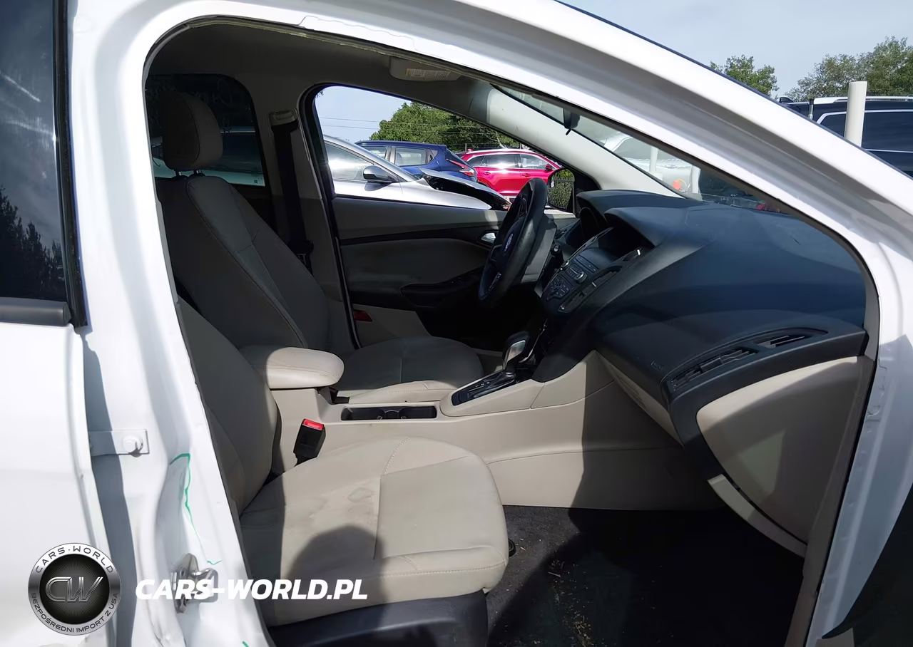 2018 Ford Focus Se VIN:1FADP3F28JL287889 - 5