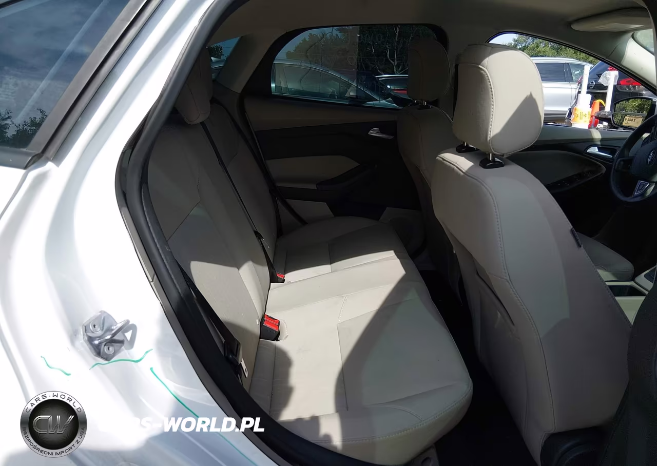 2018 Ford Focus Se VIN:1FADP3F28JL287889 - 8