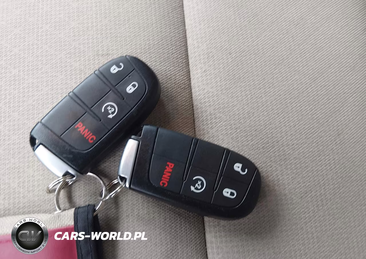 2019 Jeep Grand Cherokee Laredo E 4X4 VIN:1C4RJFAG4KC754202 - 11