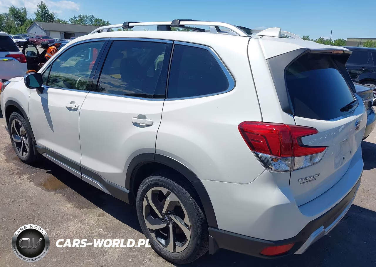 2023 Subaru Forester Touring VIN:JF2SKARC8PH511197 - 3