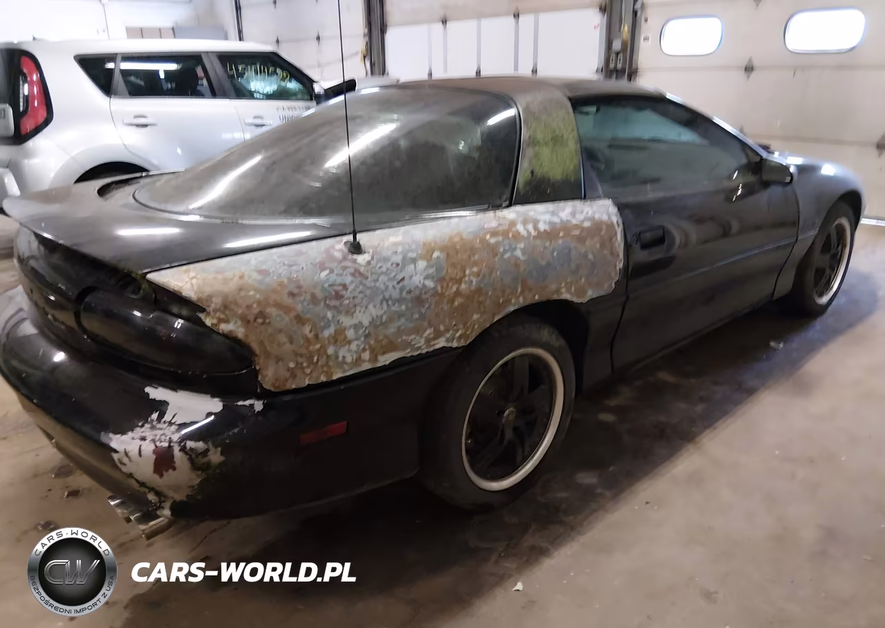 1996 Chevrolet Camaro Z28 VIN:2G1FP22P4T2103042 - 4