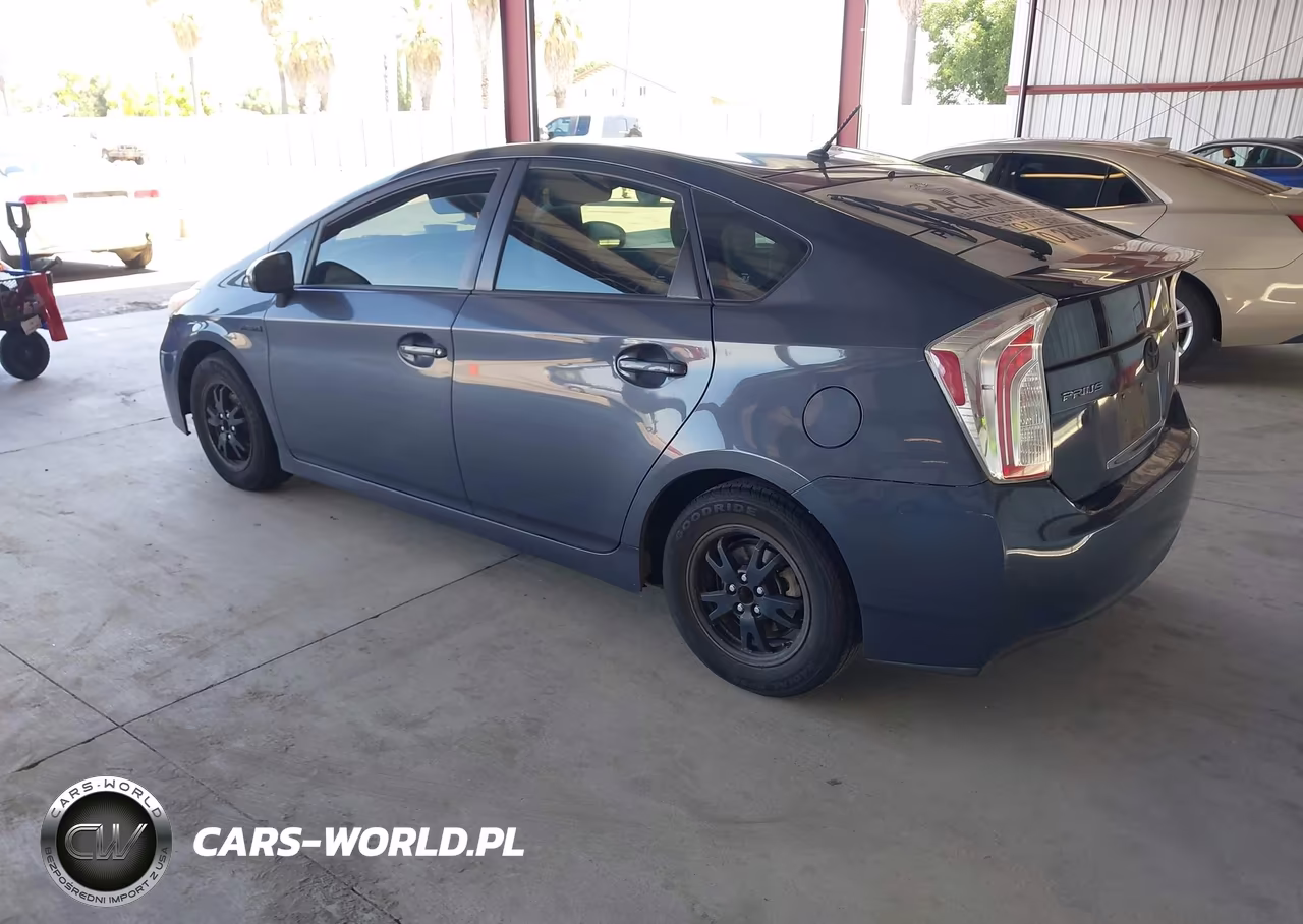 2015 Toyota Prius Two VIN:JTDKN3DU0F1980955 - 3