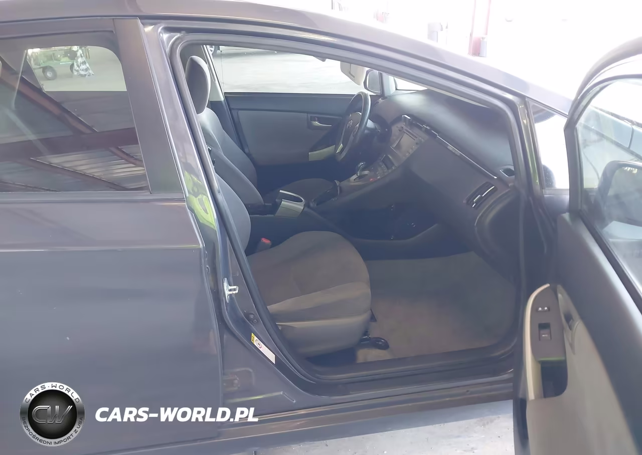2015 Toyota Prius Two VIN:JTDKN3DU0F1980955 - 5