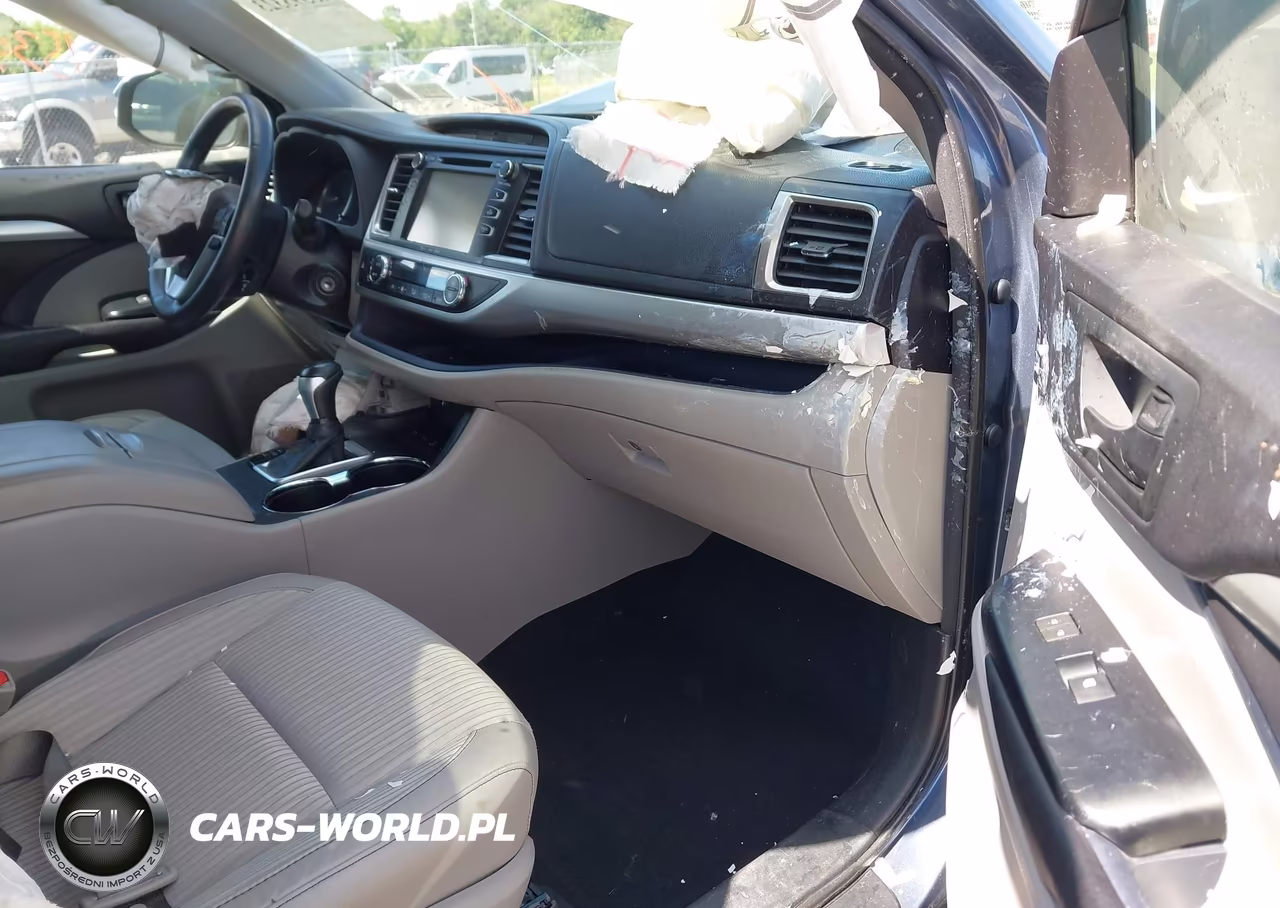 2016 Toyota Highlander Le Plus V6 VIN:5TDBKRFHXGS324746 - 5