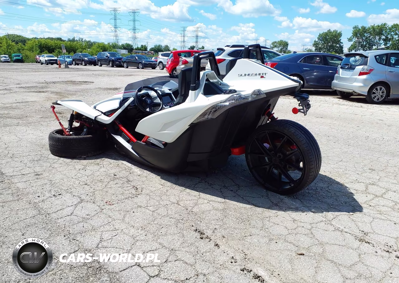 2016 Polaris Slingshot Sl VIN:57XAAPFA2G7116951 - 3