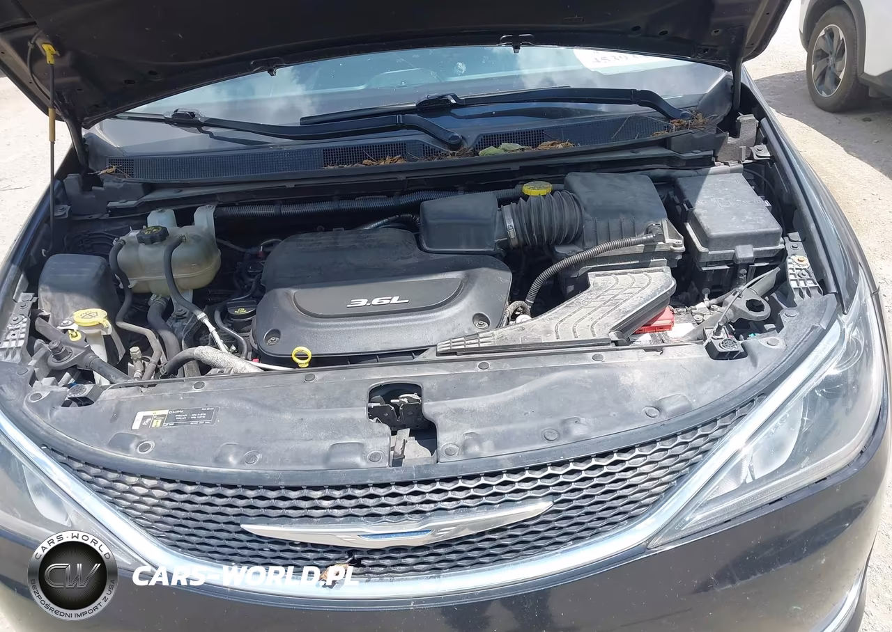 2018 Chrysler Pacifica Touring L Plus VIN:2C4RC1EG6JR273185 - 10