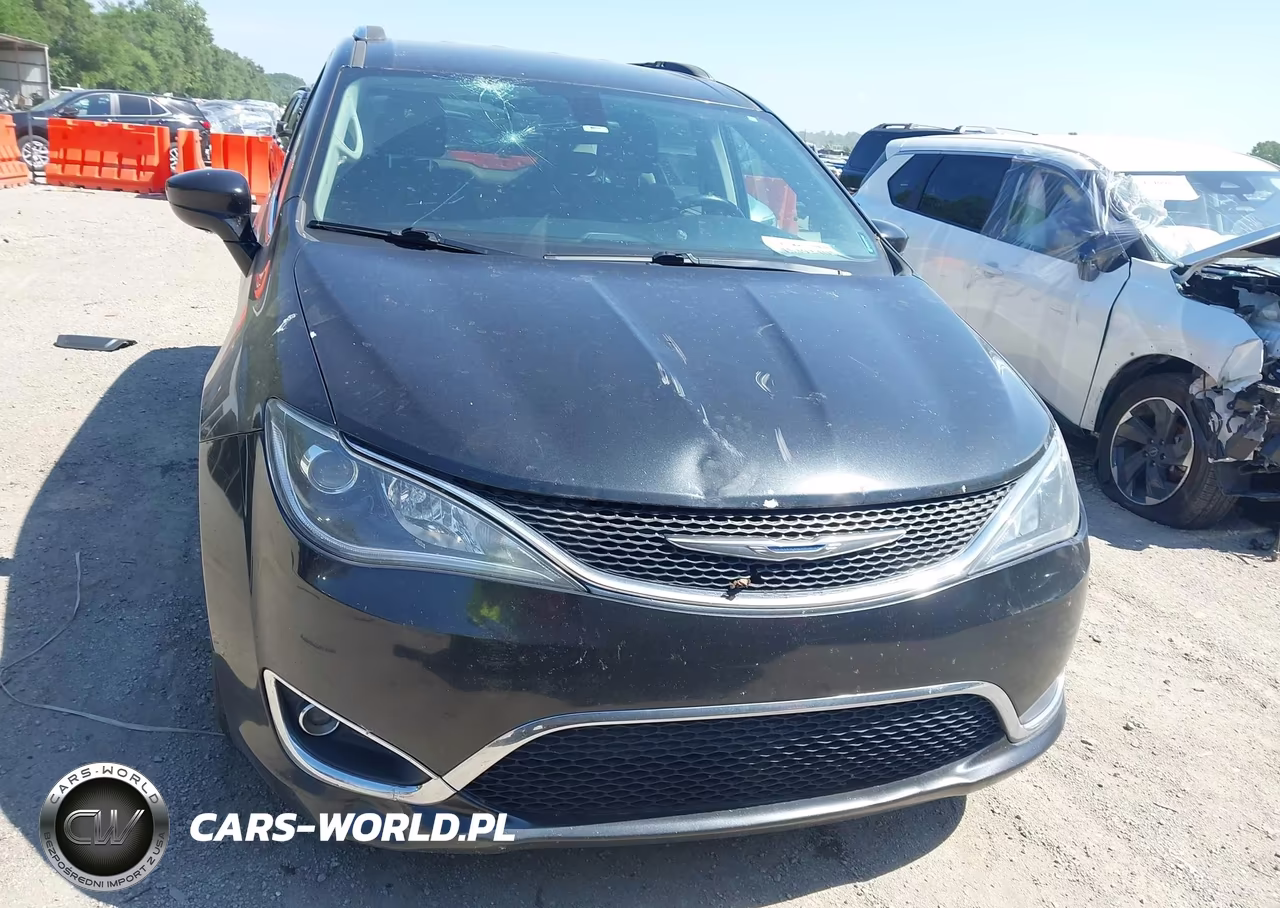 2018 Chrysler Pacifica Touring L Plus VIN:2C4RC1EG6JR273185 - 12