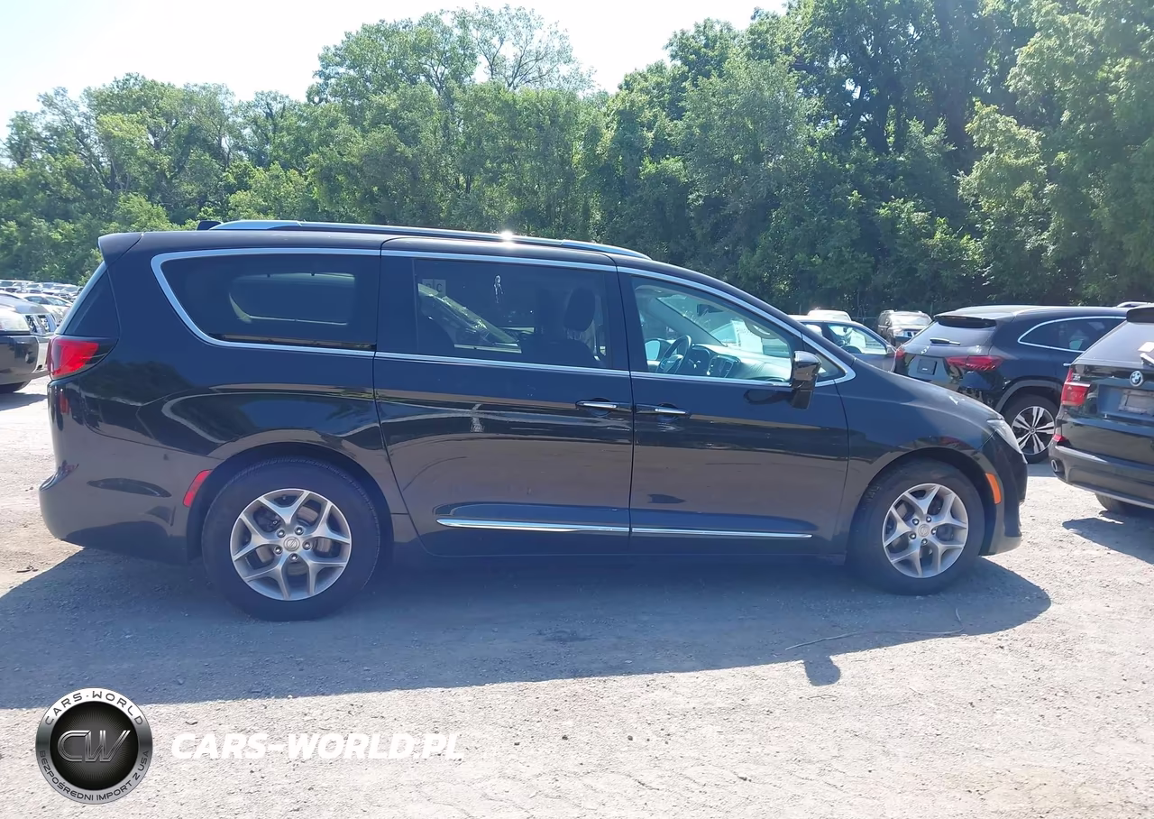 2018 Chrysler Pacifica Touring L Plus VIN:2C4RC1EG6JR273185 - 13