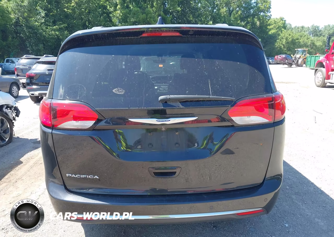2018 Chrysler Pacifica Touring L Plus VIN:2C4RC1EG6JR273185 - 16