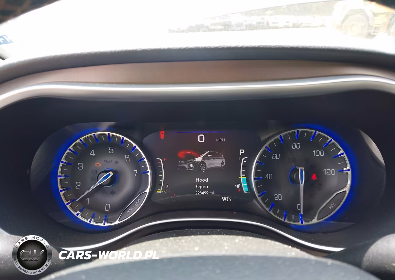 2018 Chrysler Pacifica Touring L Plus VIN:2C4RC1EG6JR273185 - 7
