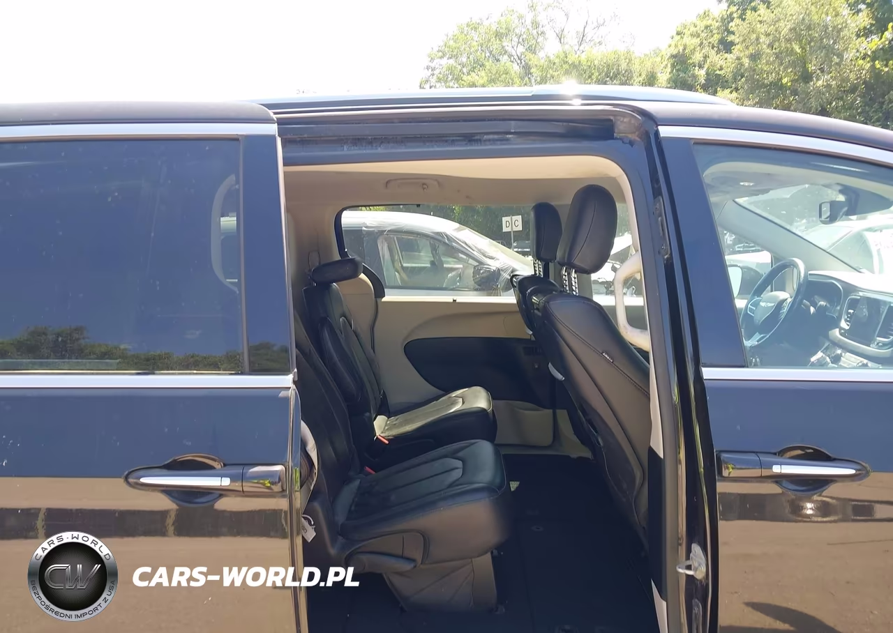 2018 Chrysler Pacifica Touring L Plus VIN:2C4RC1EG6JR273185 - 8