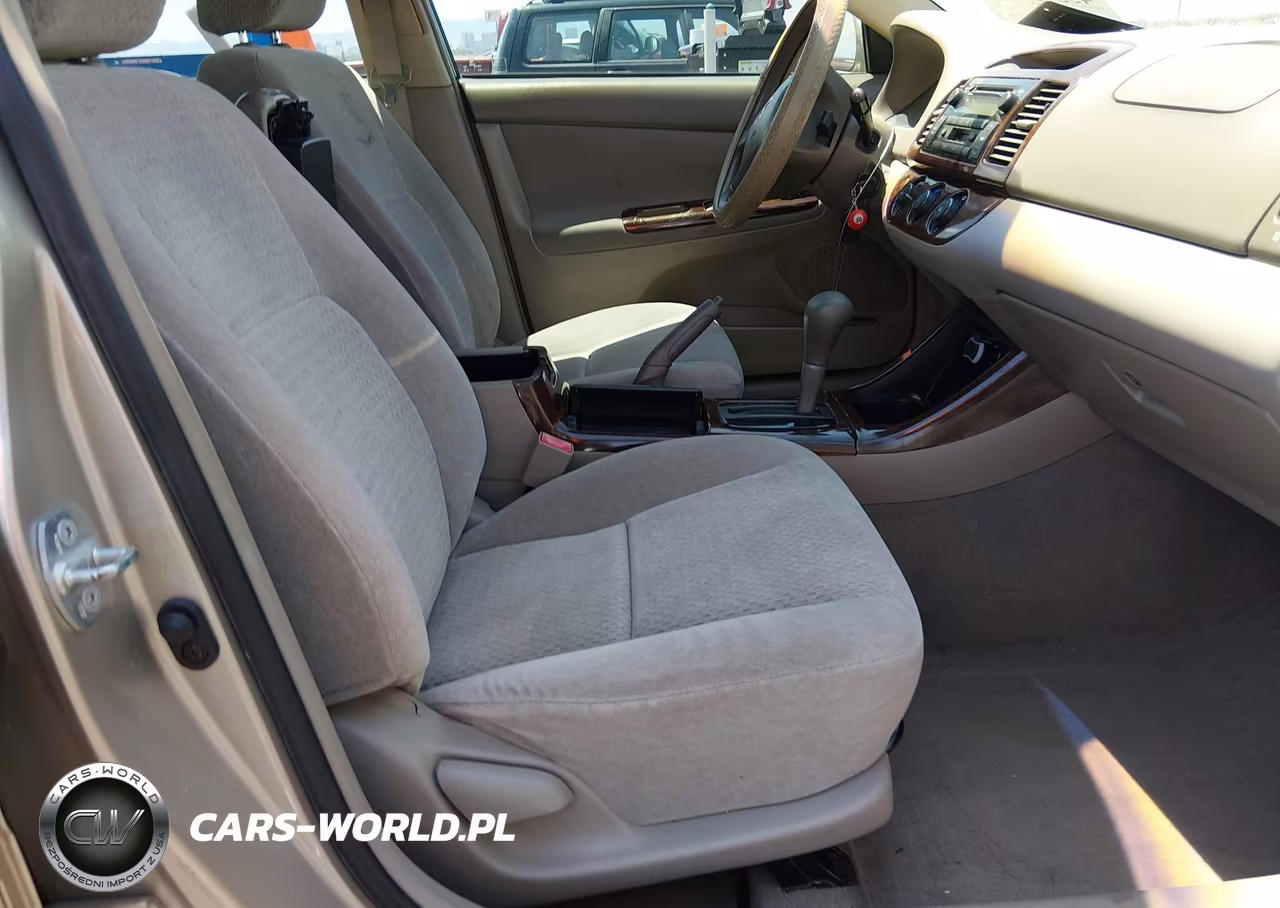 2002 Toyota Camry Le VIN:4T1BE32K82U617907 - 5