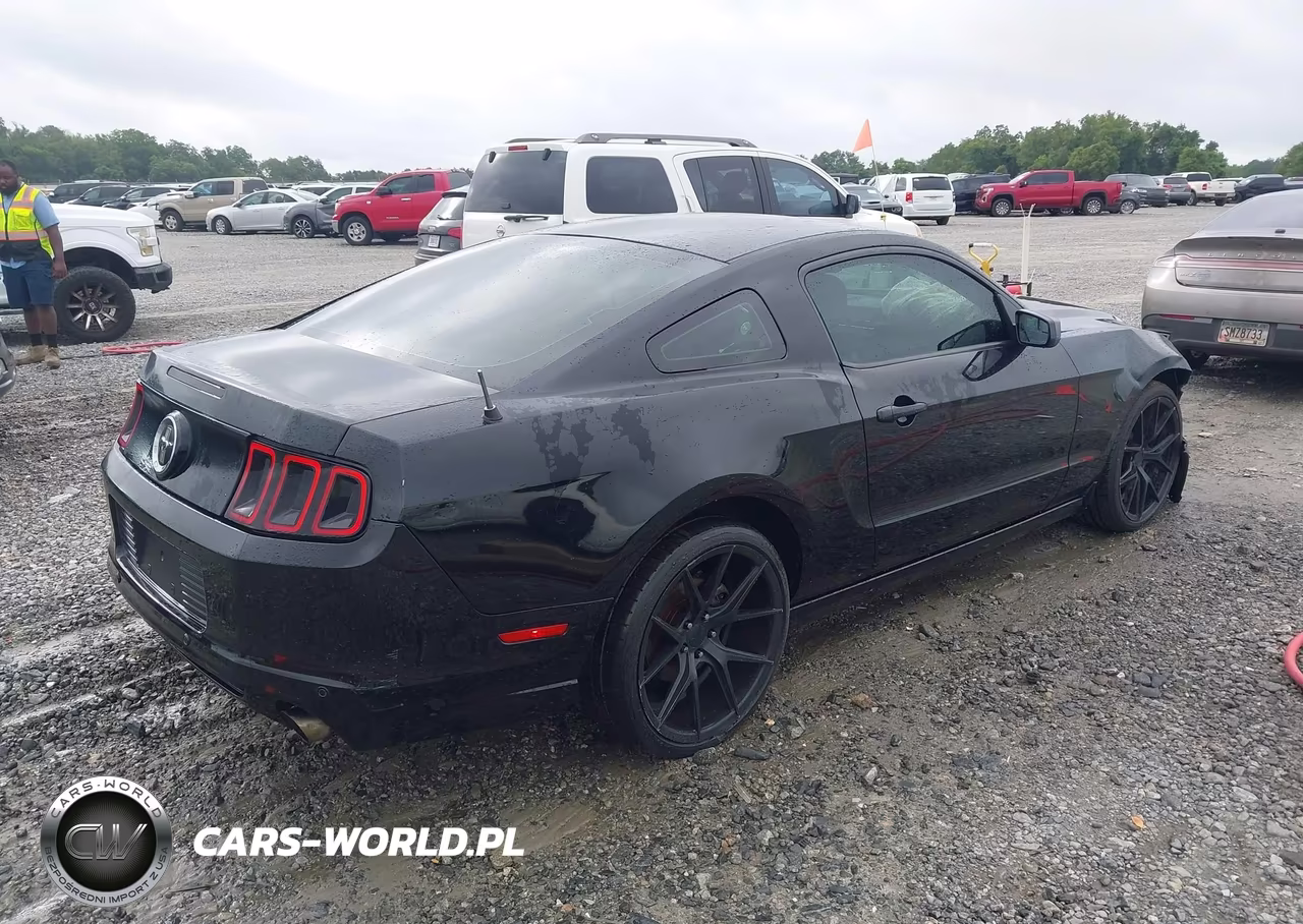 2014 Ford Mustang V6 VIN:1ZVBP8AM3E5251414 - 4