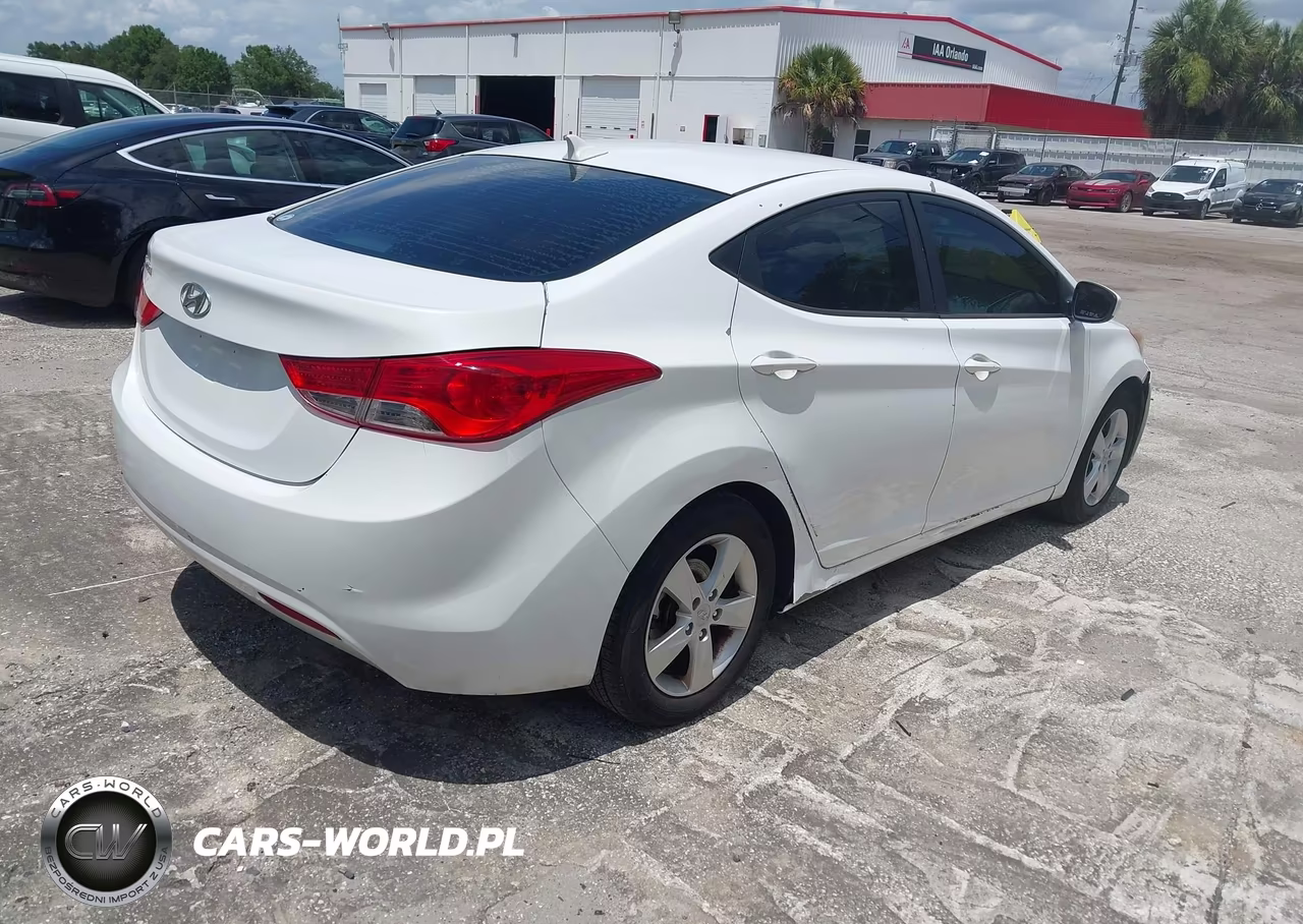 2013 Hyundai Elantra Gls VIN:5NPDH4AE5DH373541 - 4