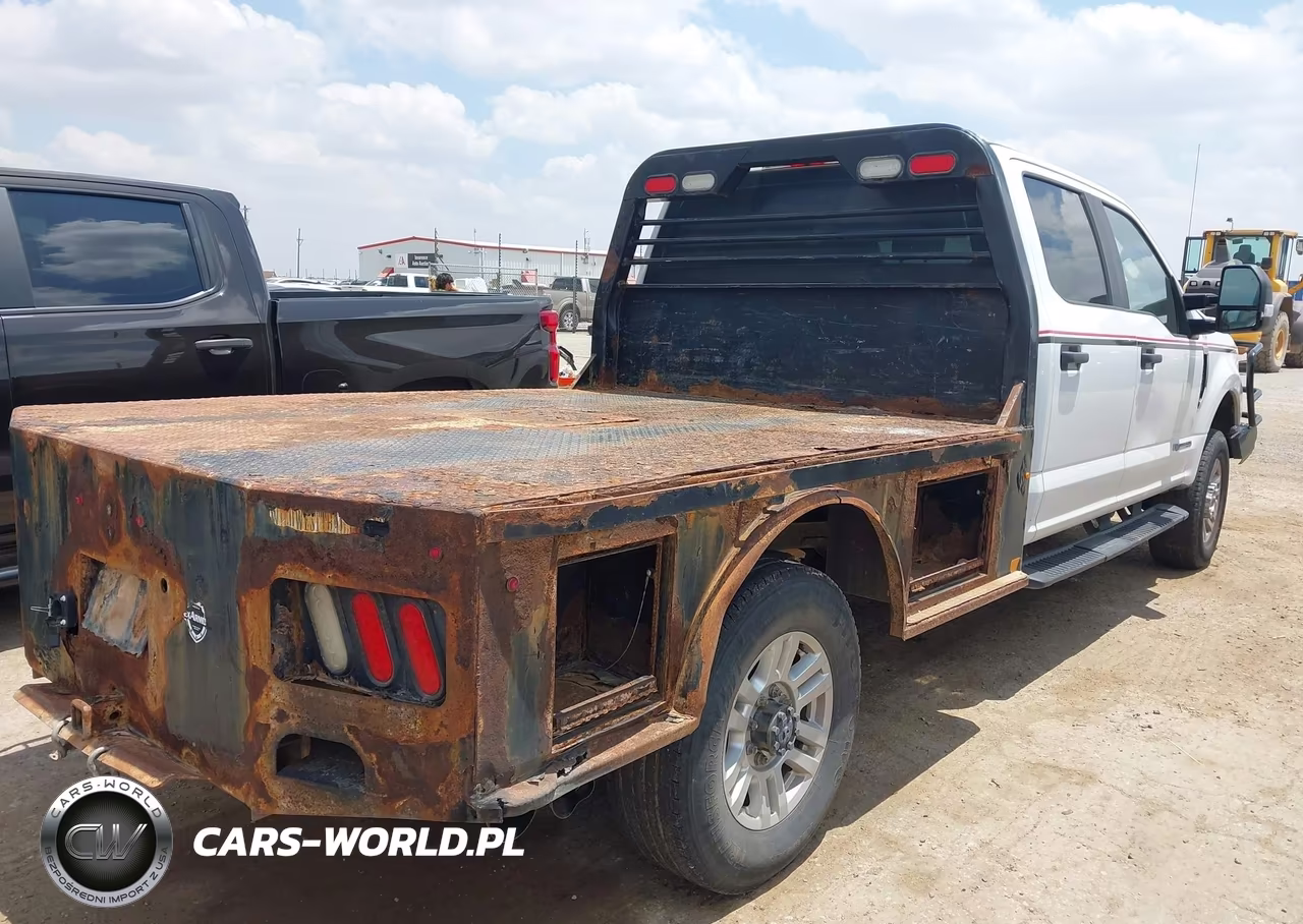 2018 Ford F-350 Xl VIN:1FT8W3BT8JEC77915 - 4