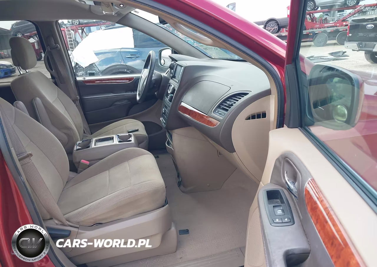 2012 Chrysler Town & Country Touring VIN:2C4RC1BGXCR331063 - 5