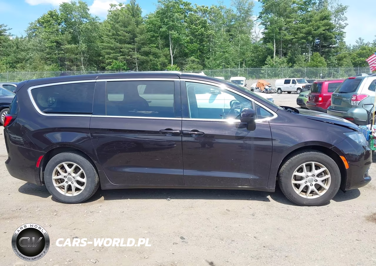 2017 Chrysler Pacifica Touring VIN:2C4RC1DG0HR588320 - 14