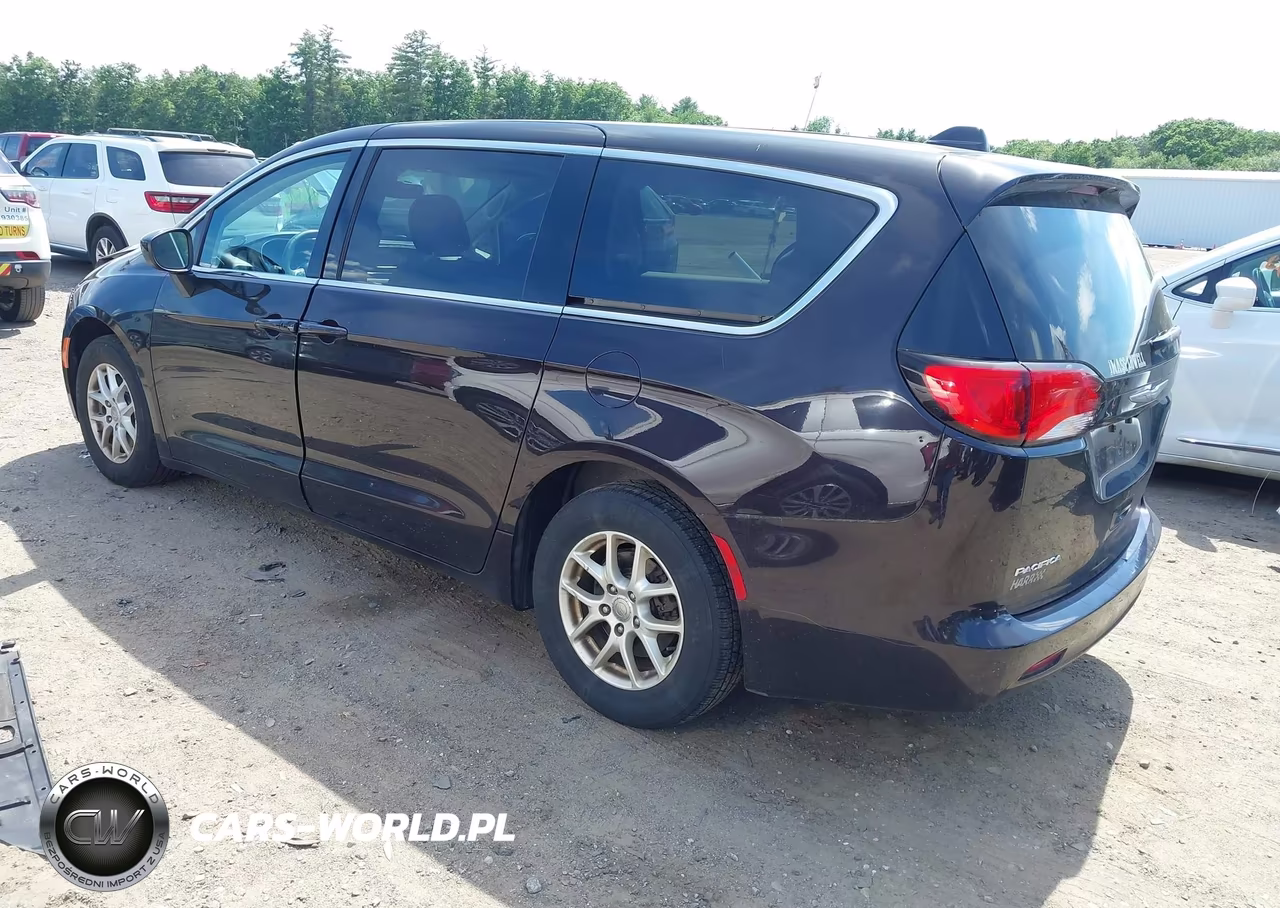 2017 Chrysler Pacifica Touring VIN:2C4RC1DG0HR588320 - 3