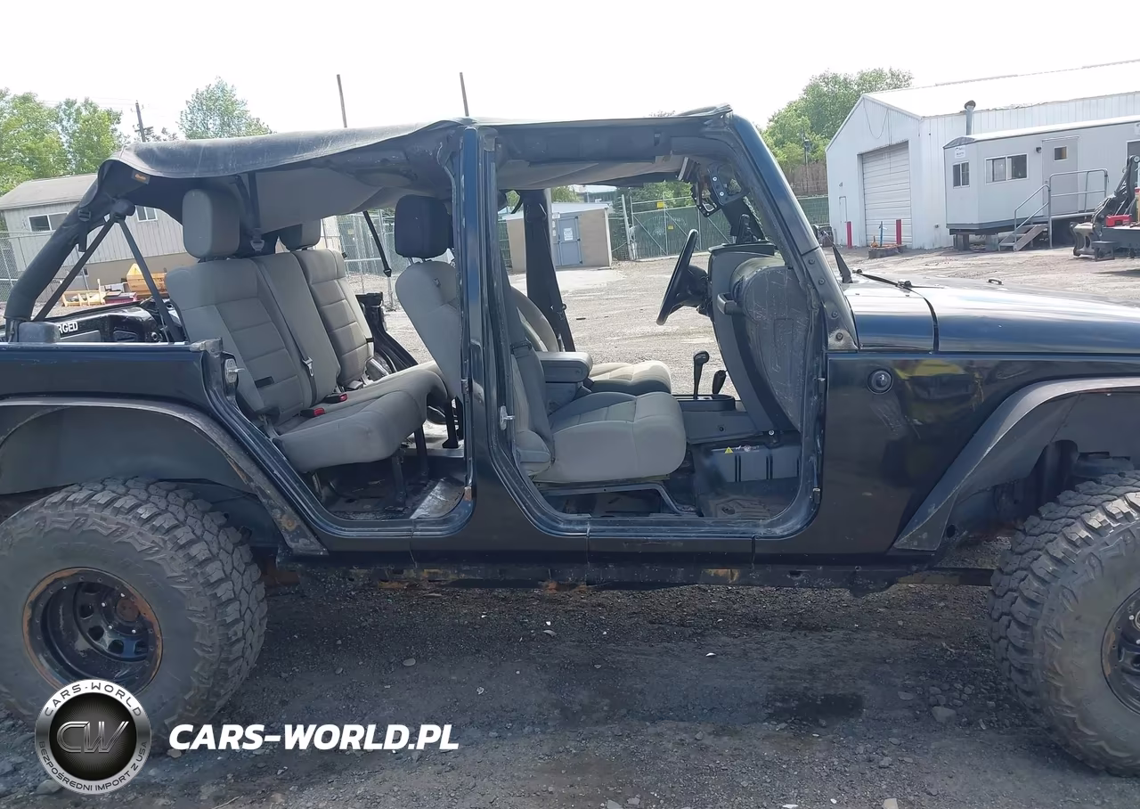 2008 Jeep Wrangler Unlimited Rubicon VIN:1J4GA69158L587696 - 13