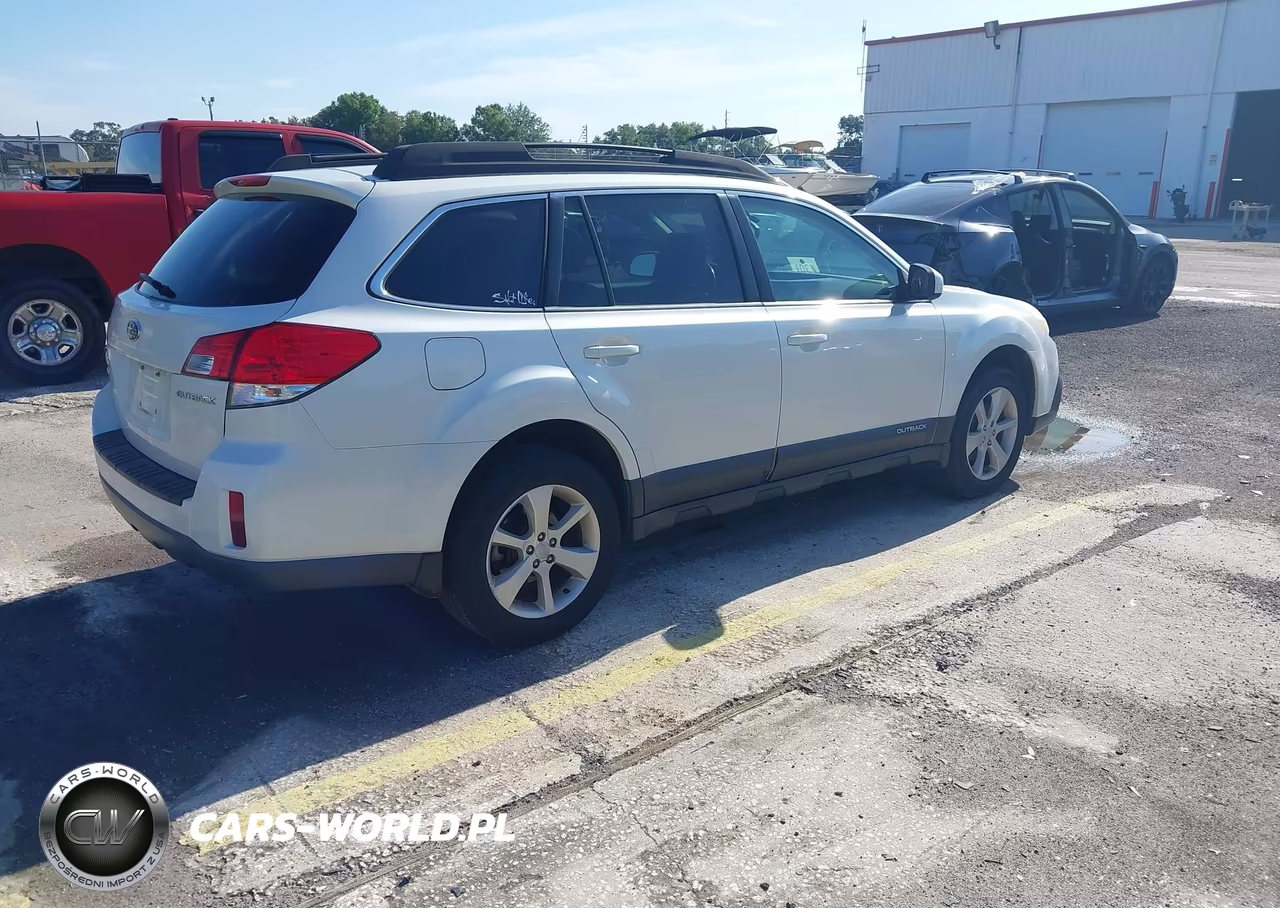 2013 Subaru Outback 2.5I Premium VIN:4S4BRCGC7D3203323 - 4