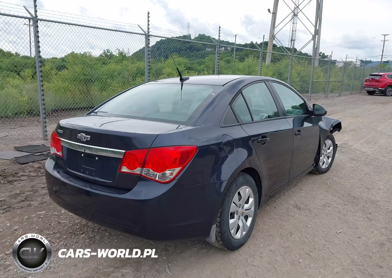 2014 Chevrolet Cruze Ls Auto VIN:1G1PA5SG8E7227379 - 4