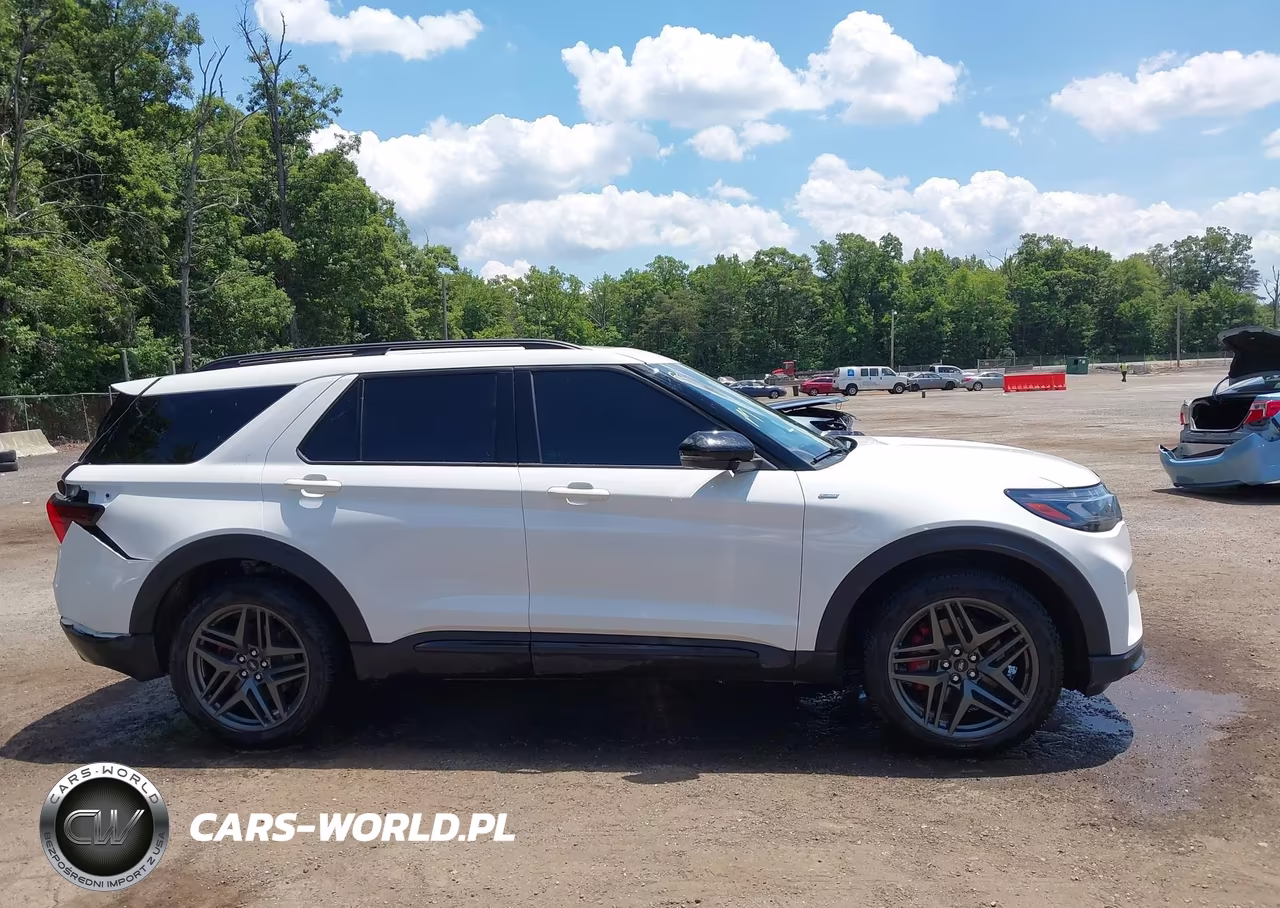 2025 Ford Explorer St-Line VIN:1FMUK8KH4SGB88587 - 13